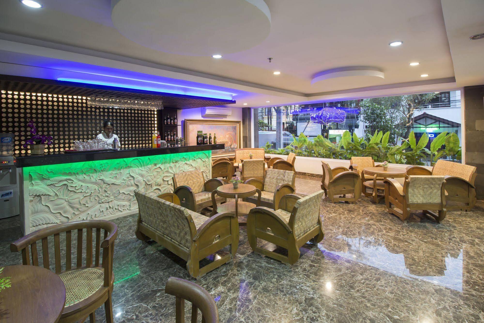Grand Puri Saron Hotel Malioboro Yogyakarta Dış mekan fotoğraf