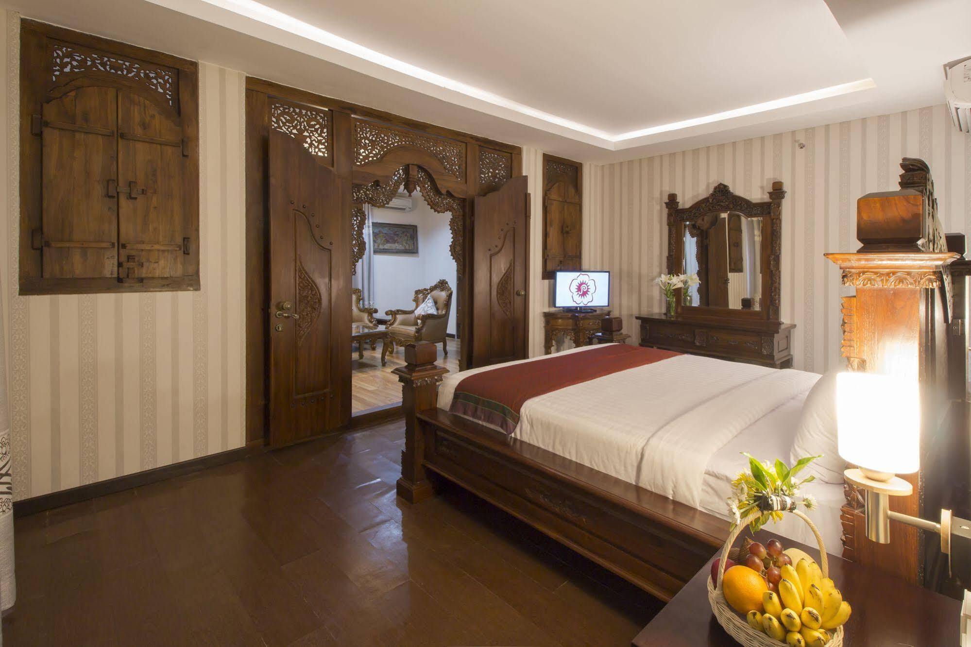 Grand Puri Saron Hotel Malioboro Yogyakarta Dış mekan fotoğraf