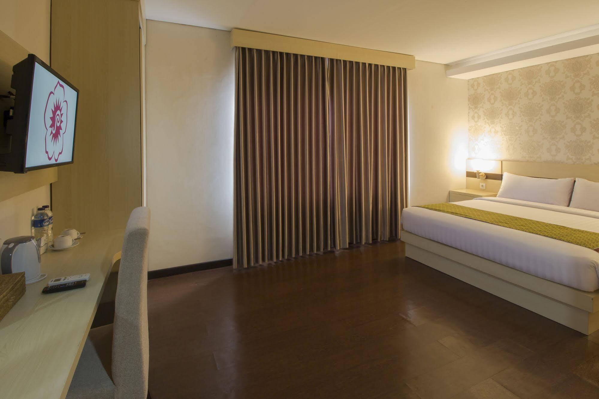Grand Puri Saron Hotel Malioboro Yogyakarta Dış mekan fotoğraf