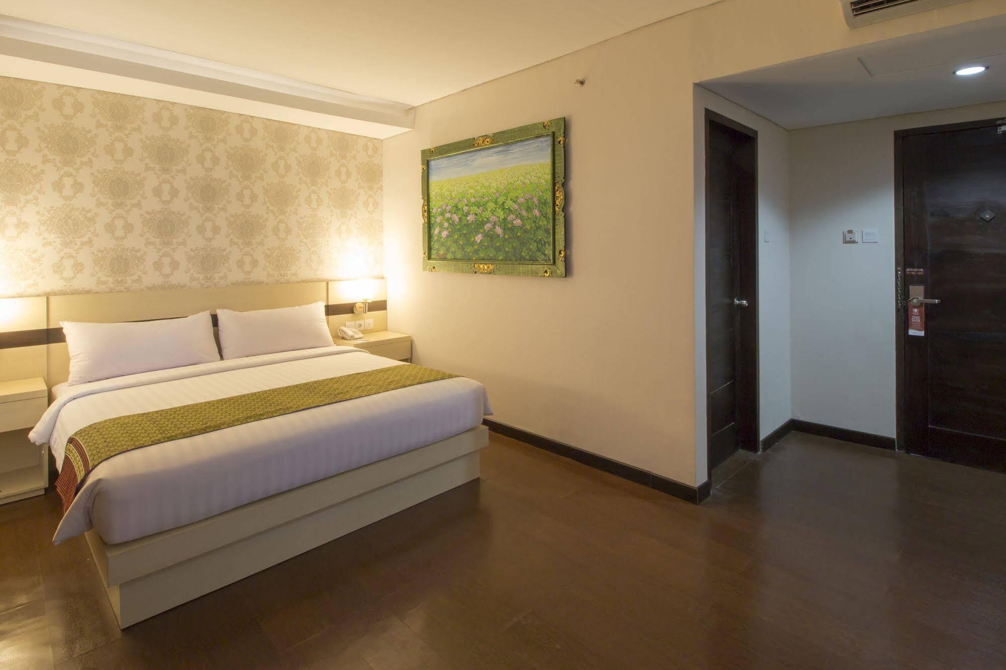 Grand Puri Saron Hotel Malioboro Yogyakarta Dış mekan fotoğraf