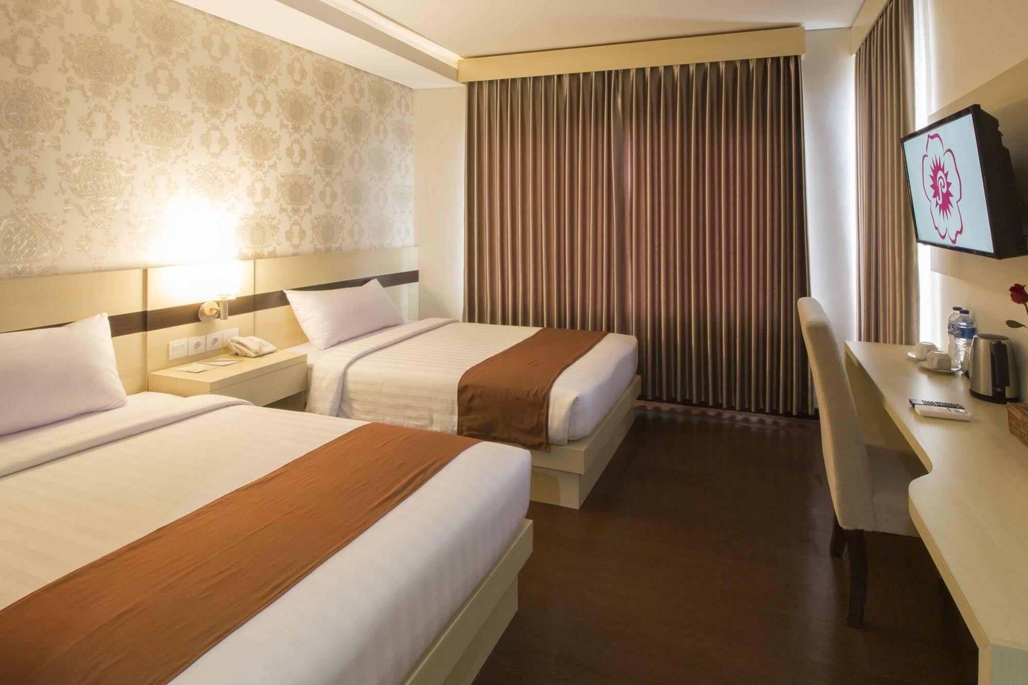 Grand Puri Saron Hotel Malioboro Yogyakarta Dış mekan fotoğraf