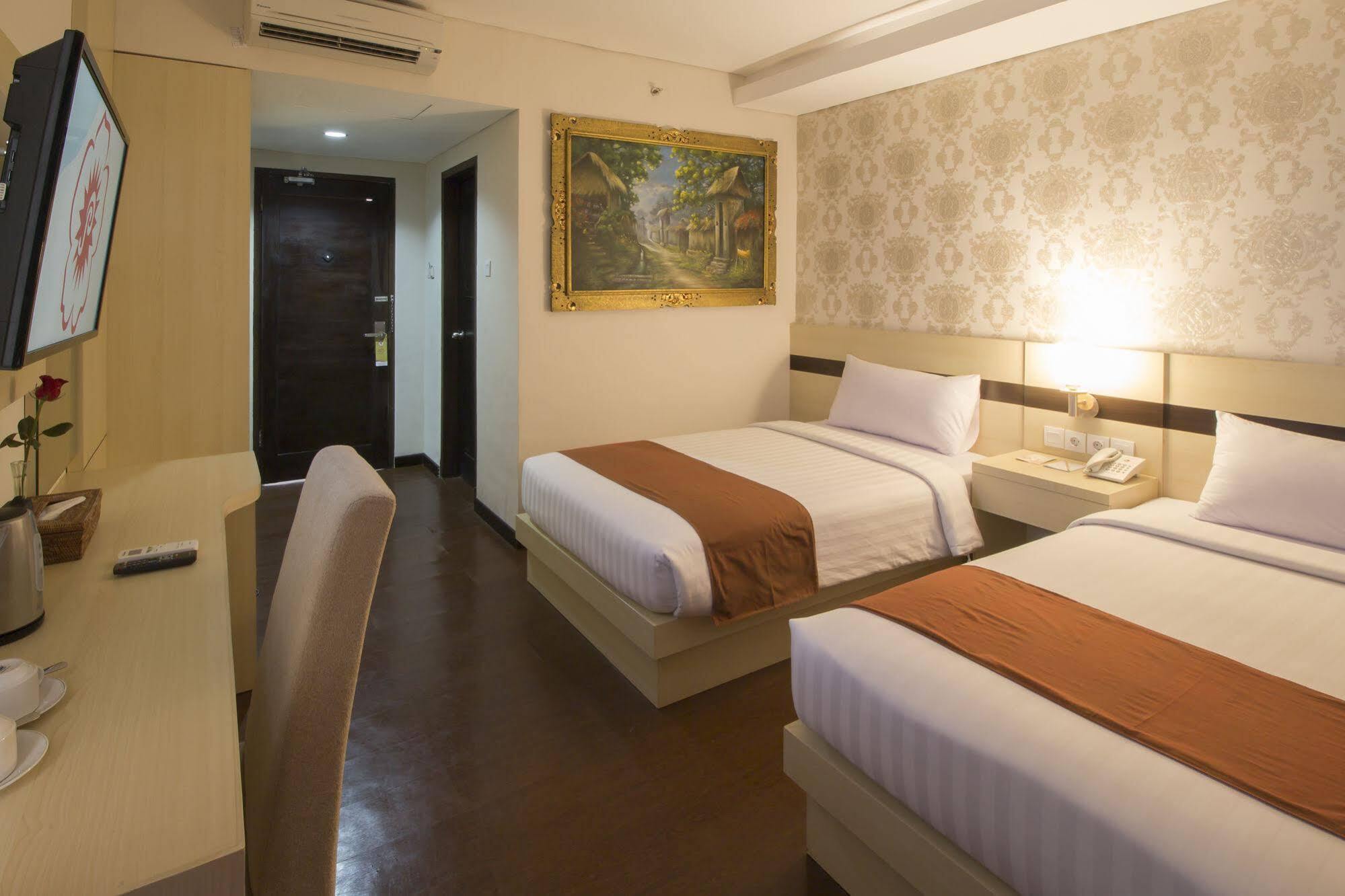 Grand Puri Saron Hotel Malioboro Yogyakarta Dış mekan fotoğraf