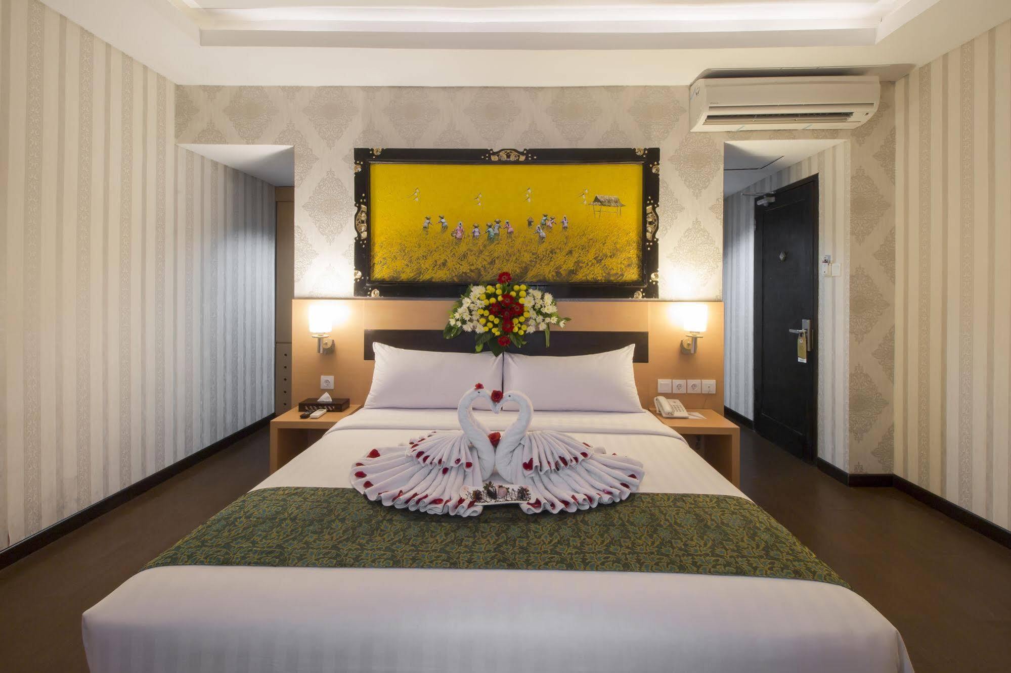 Grand Puri Saron Hotel Malioboro Yogyakarta Dış mekan fotoğraf