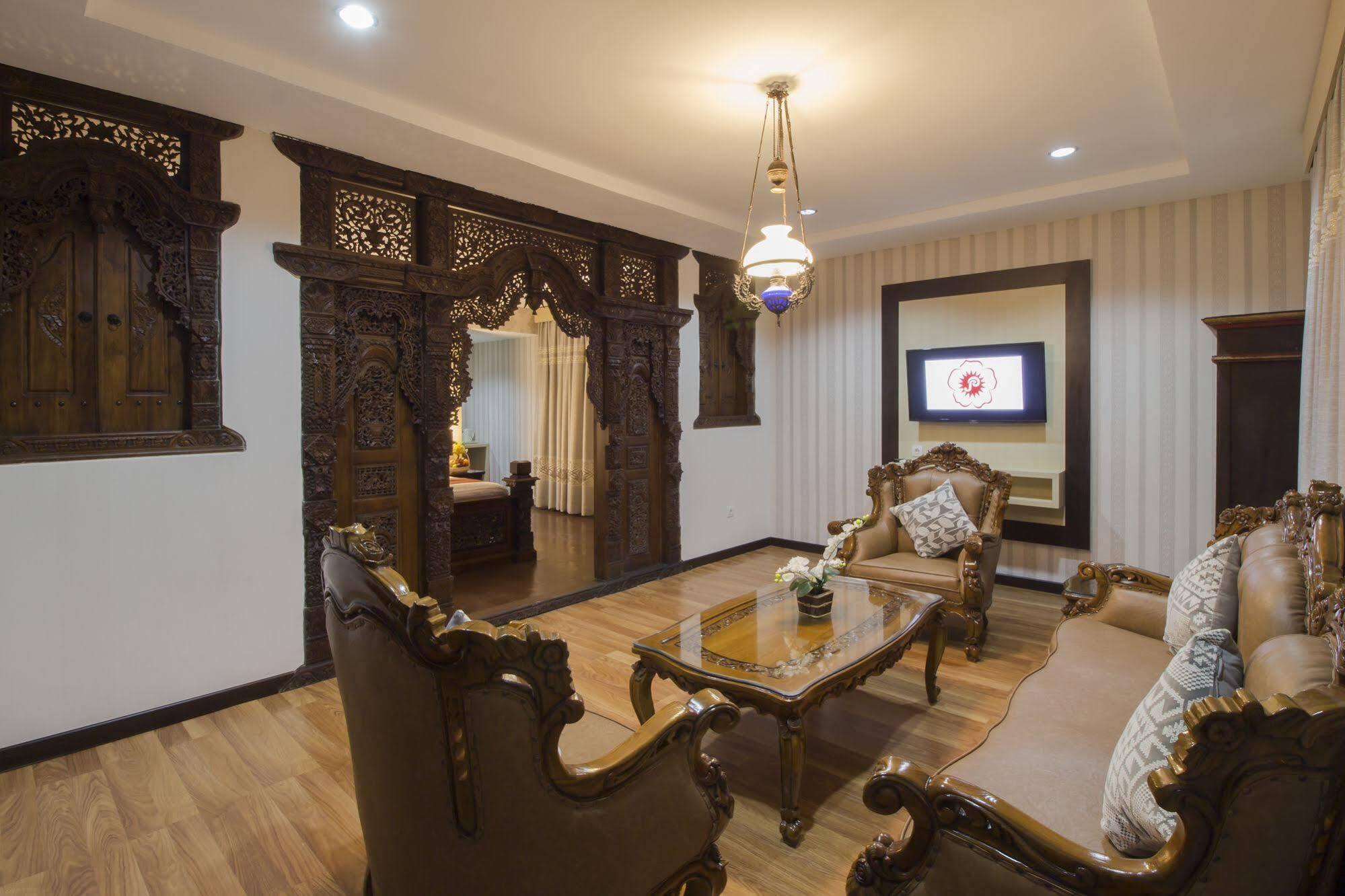 Grand Puri Saron Hotel Malioboro Yogyakarta Dış mekan fotoğraf
