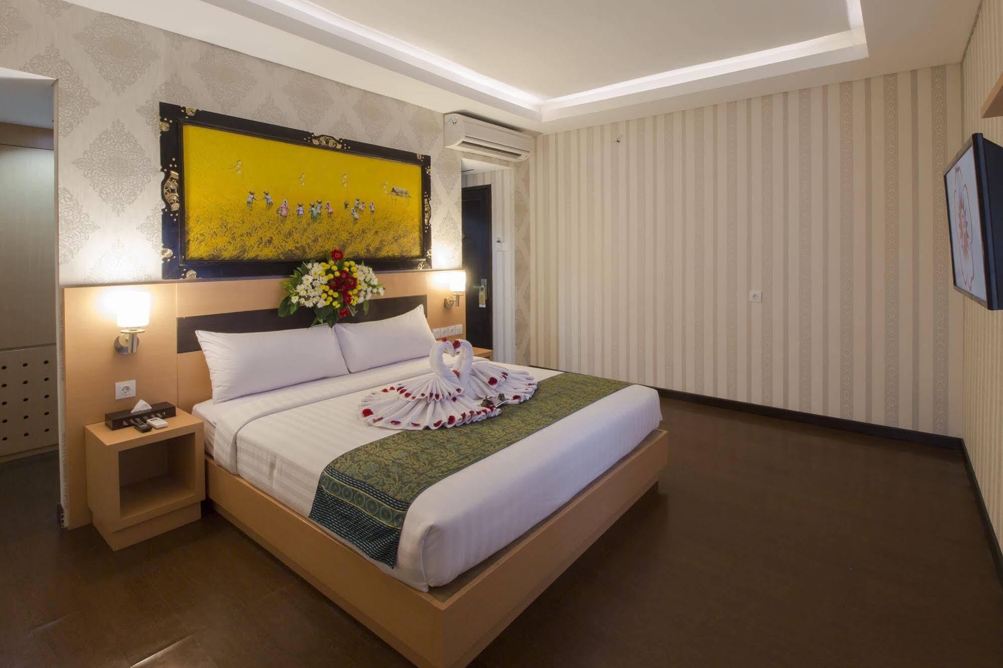Grand Puri Saron Hotel Malioboro Yogyakarta Dış mekan fotoğraf