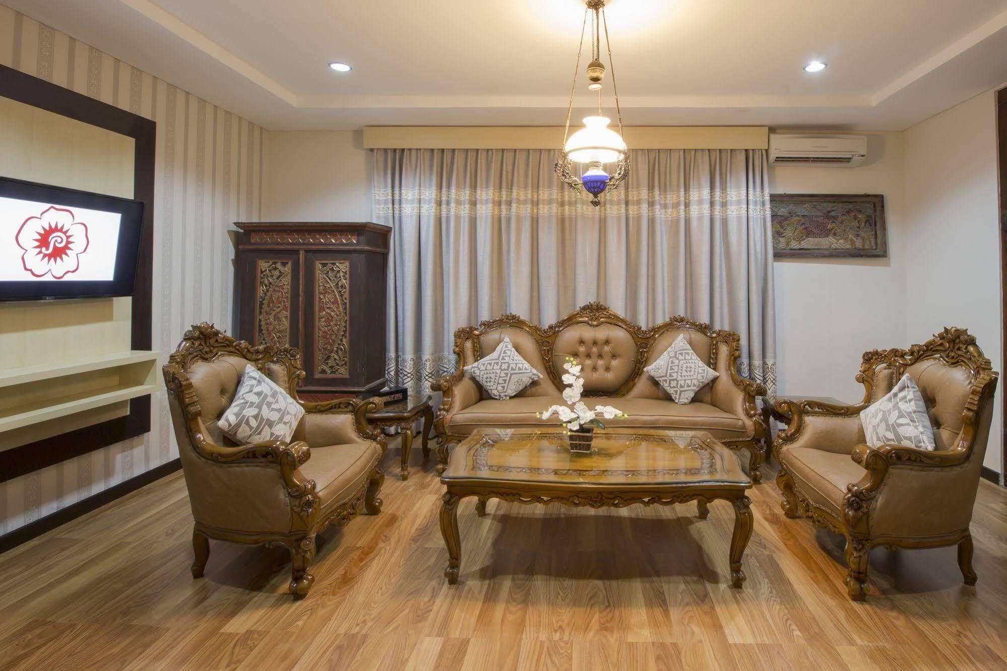Grand Puri Saron Hotel Malioboro Yogyakarta Dış mekan fotoğraf
